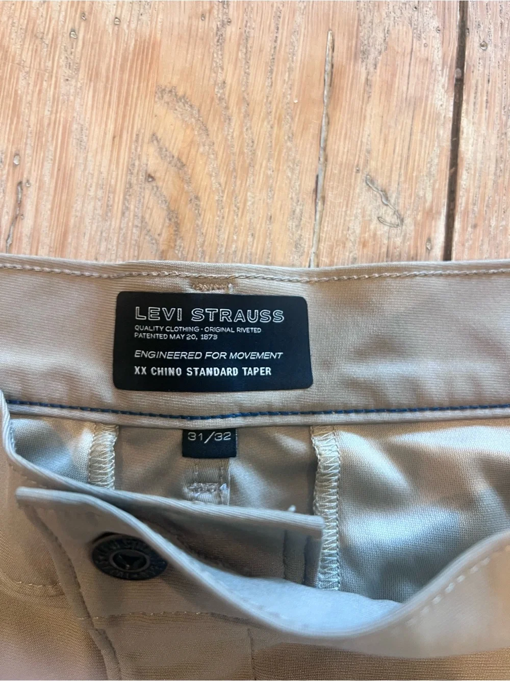 Levis slim straight